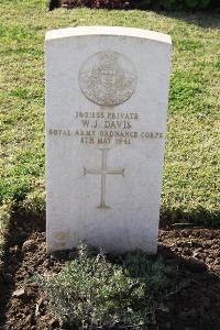 Ismailia War Memorial Cemetery - Davis, Walter John